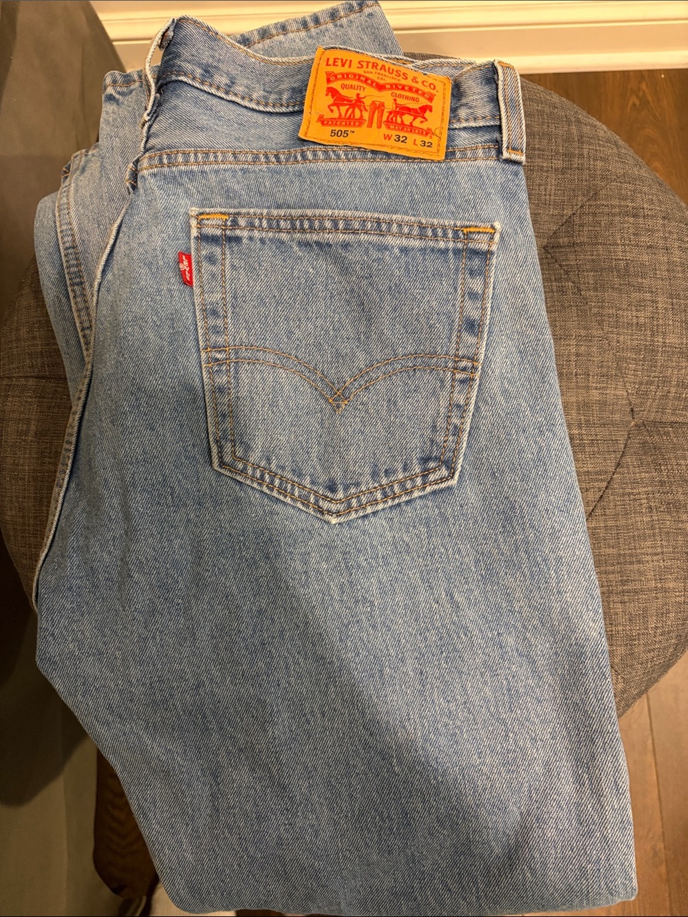 Levi's Men's Light Blue Relaxed Jeans - Classic Back Pocket